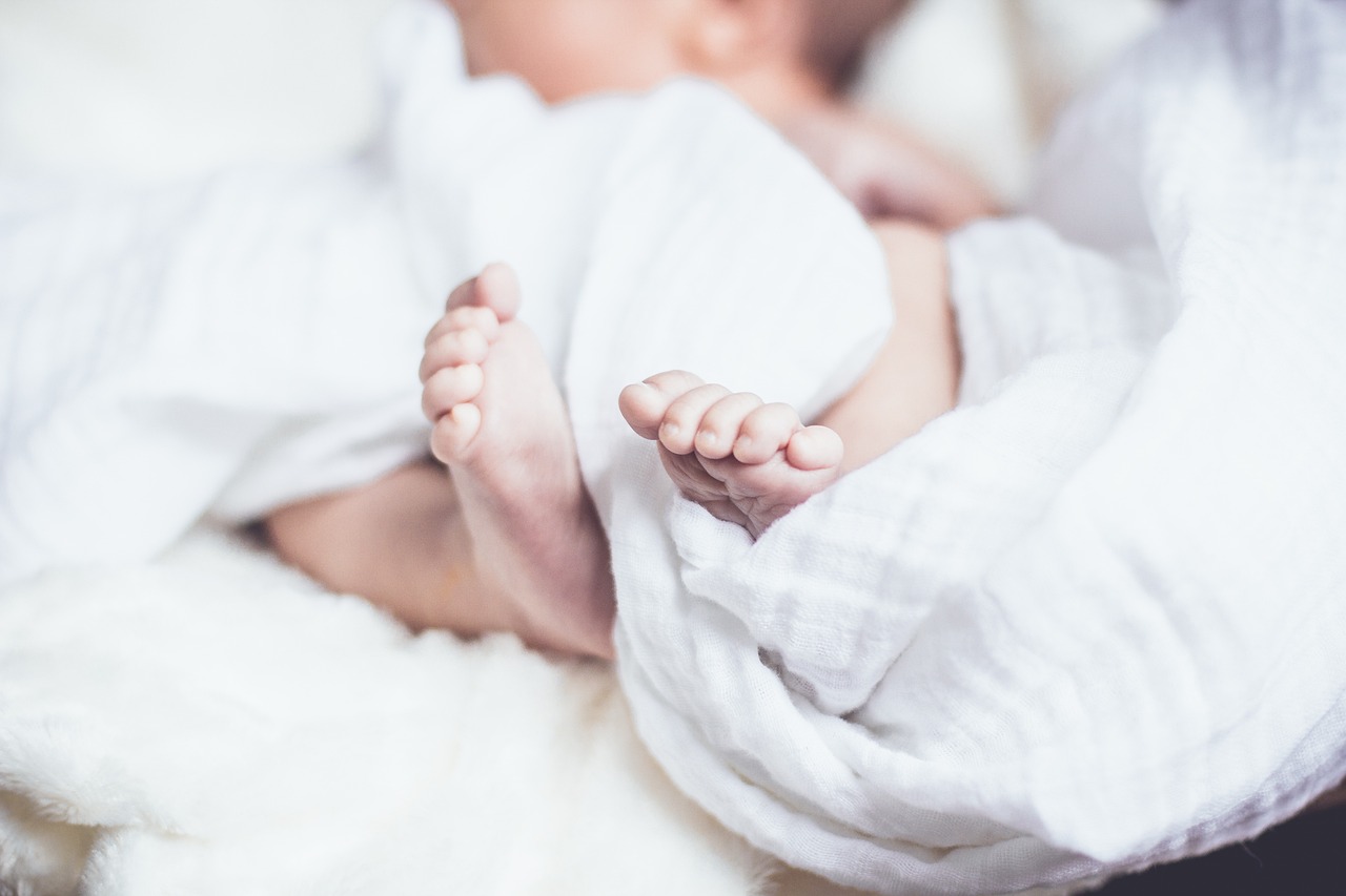 記事:乳児抱き上げ骨折　女に懲役４年６月　のイメージ画像