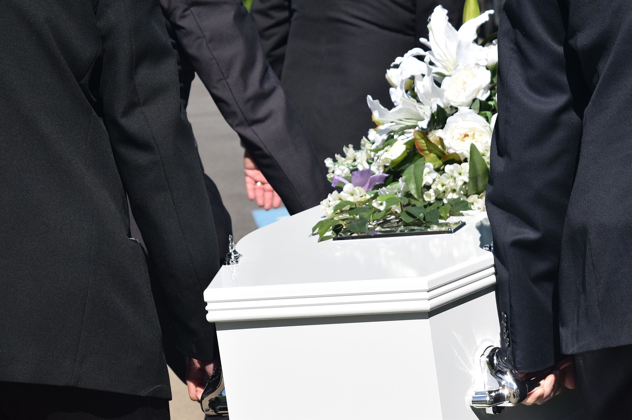 記事:葬儀仲介で公取委がユニクエストを審査、排他条件付取引についてのイメージ画像