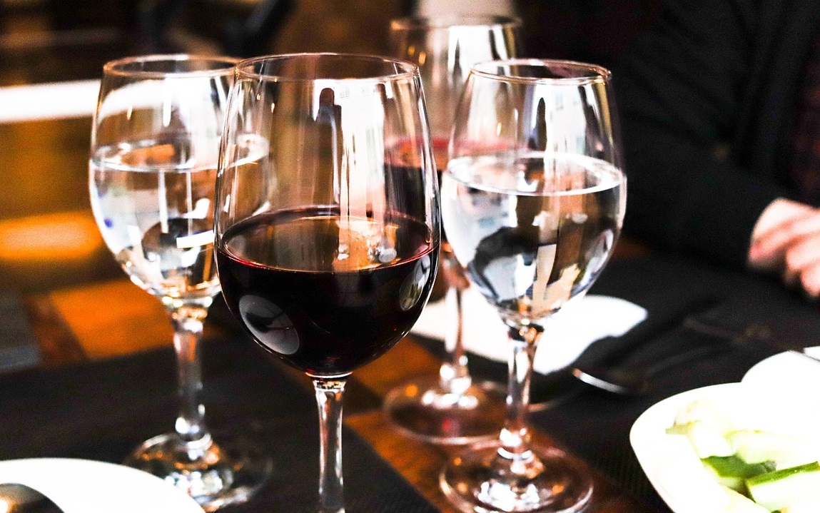 記事:二次会・三次会でのセクハラに初の労災認定 ー大阪地裁のイメージ画像